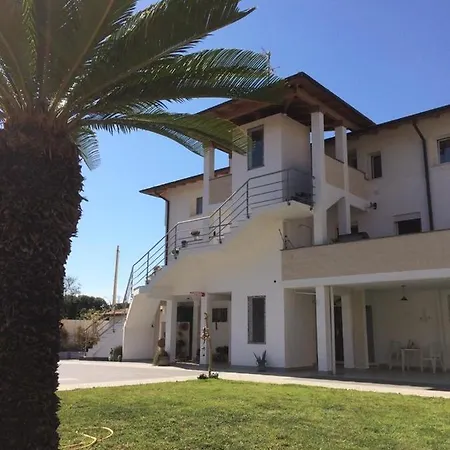 לינה וארוחת בוקר Nottola 3*